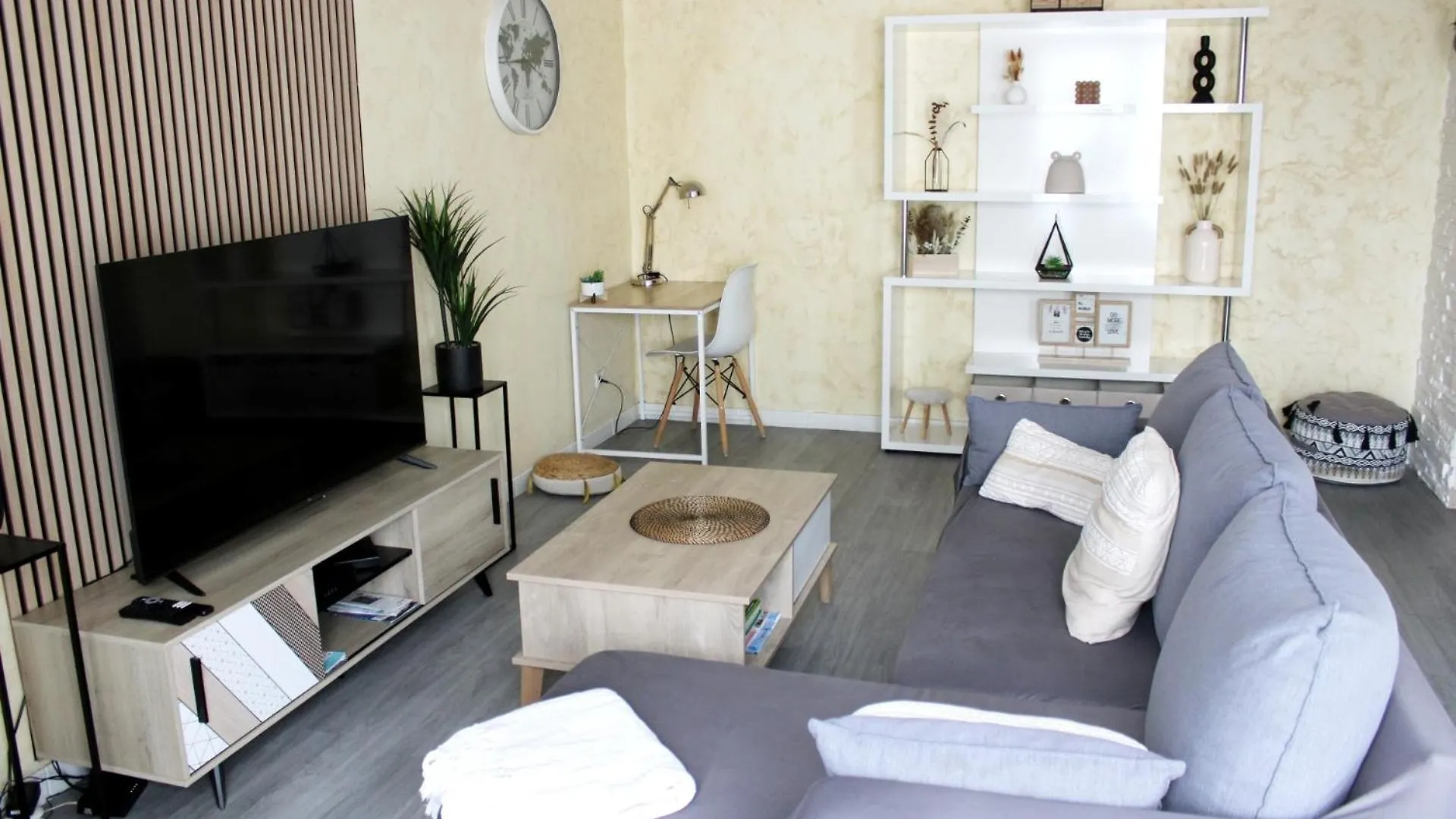 Cosy Appart - Balcon, Parking, Spacieux T2 - Proche Eurexpo Stade Saint-Priest  France