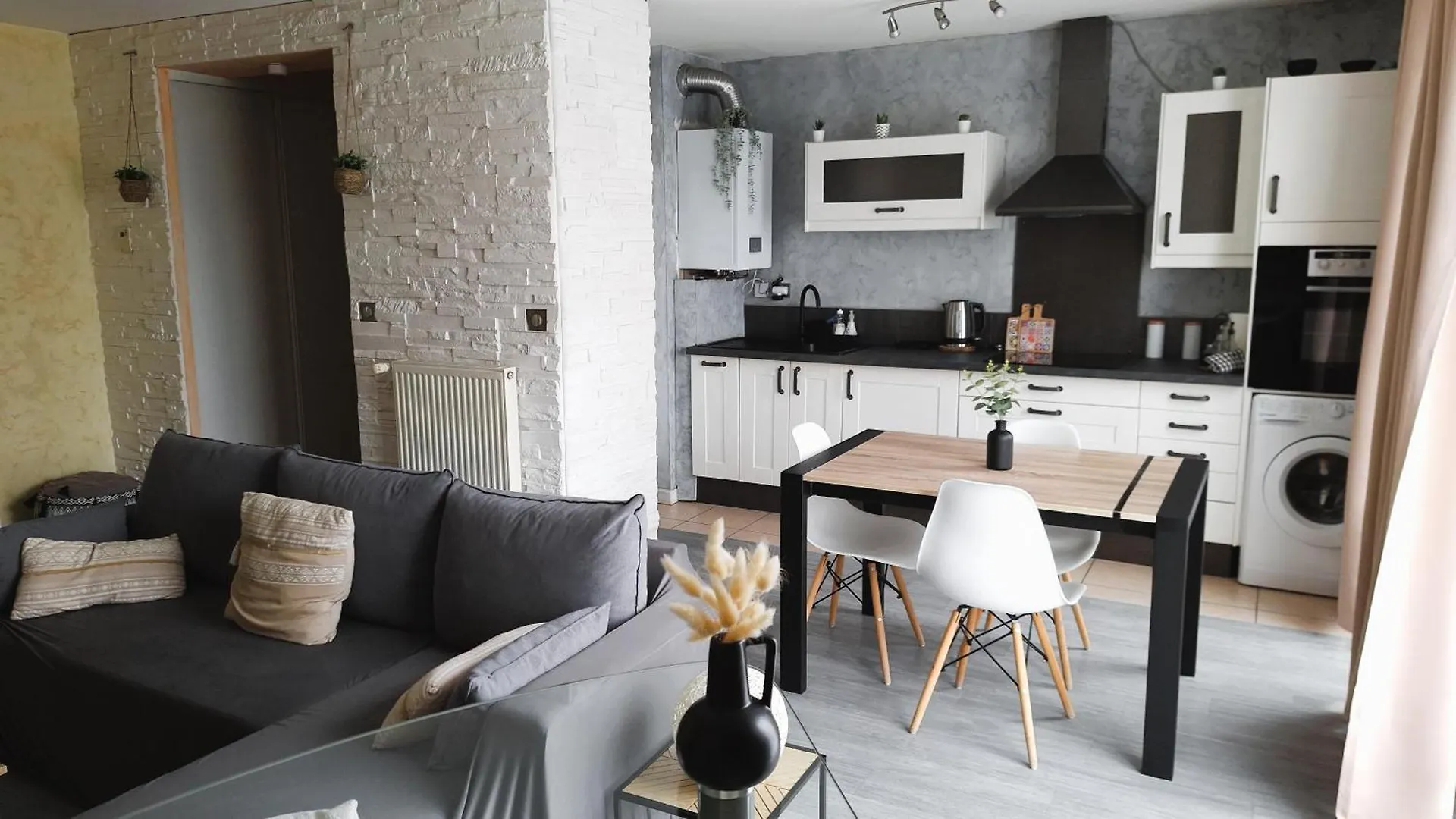 Cosy Appart - Balcon, Parking, Spacieux T2 - Proche Eurexpo Stade Saint-Priest  France